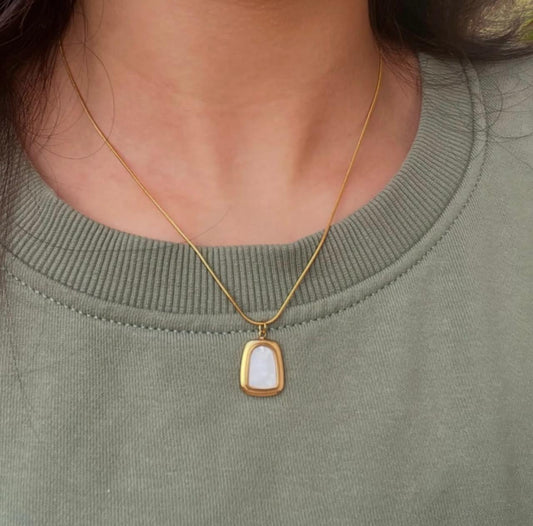 Beaded square Shell Personality Necklace Female Collarbone Chain Chunky Necklace